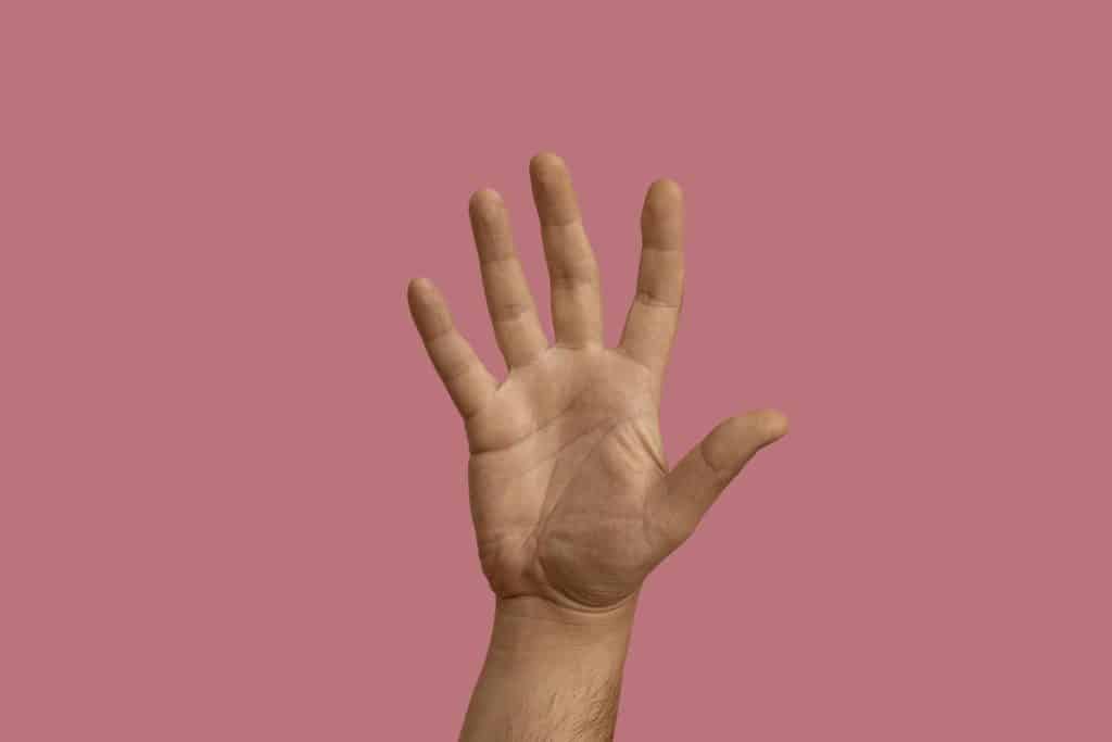 main droite qui gratte signification